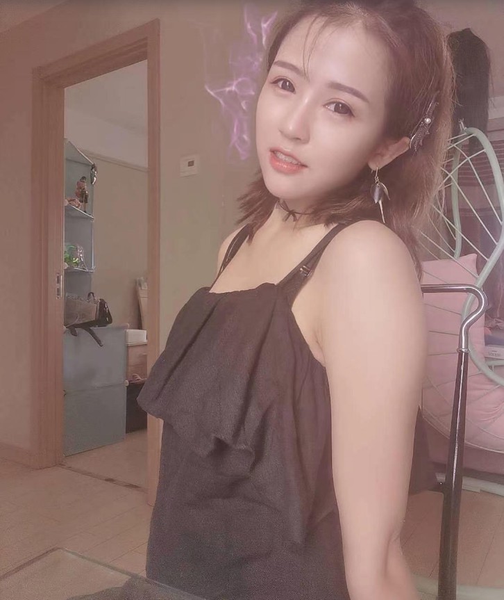 无锡粉色奶头妹子 喜欢舔服务到位